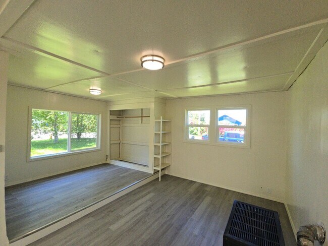 Foto del edificio - Studio cottage near Cal Poly Humboldt offers remodeled interior