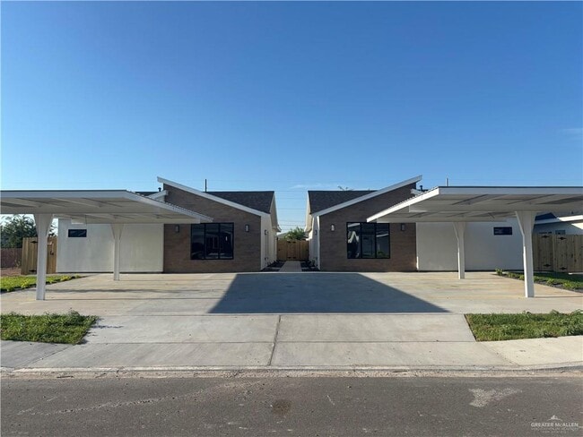Building Photo - 2112 E San Andrea St