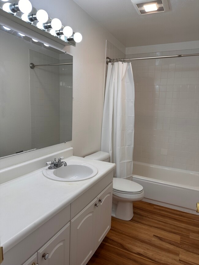 bathroom - 2850 Sneath Ln