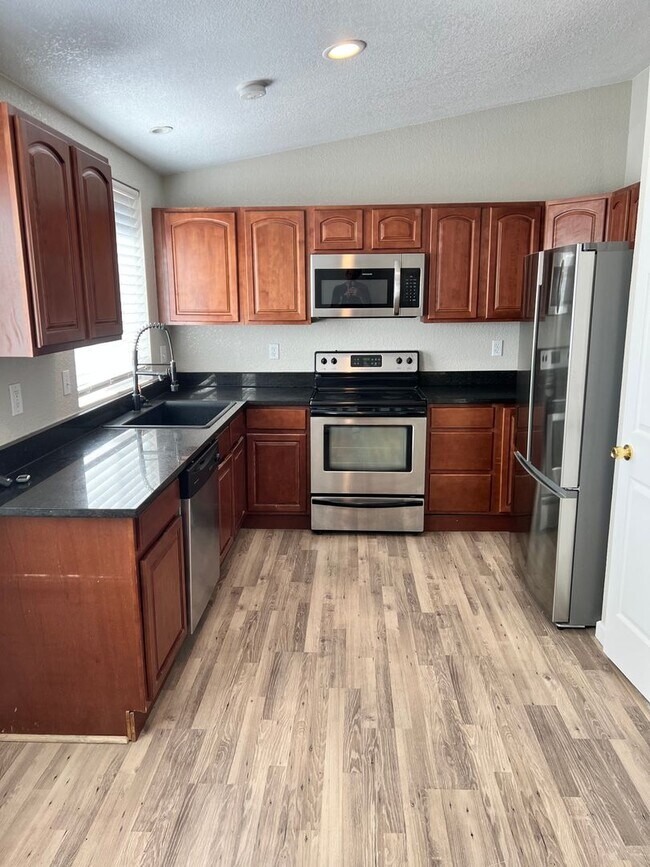 Foto del edificio - 3 Bed 1 Bath Home in Southeast Aurora