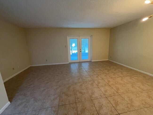 Building Photo - 9443 Lake Lotta Cir