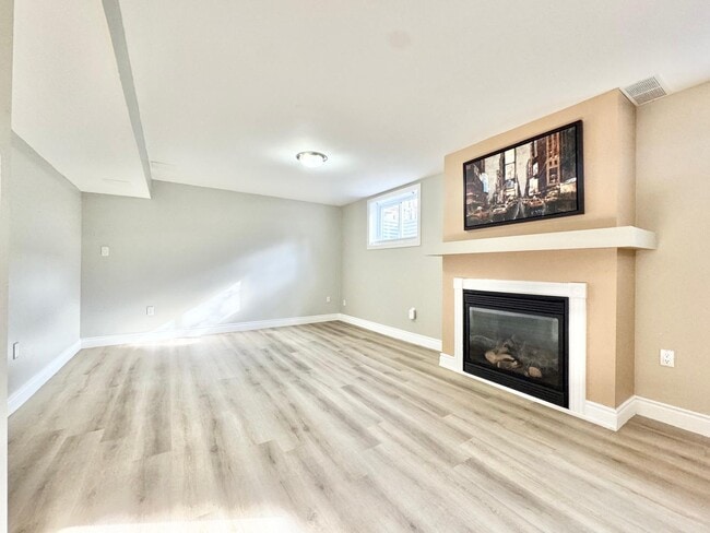 Building Photo - 4 Lindan St