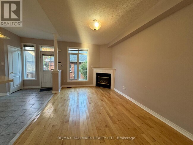 Building Photo - 10561 Bayview Ave