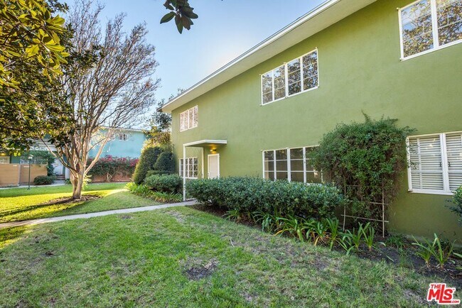 Building Photo - 5420 Village Grn