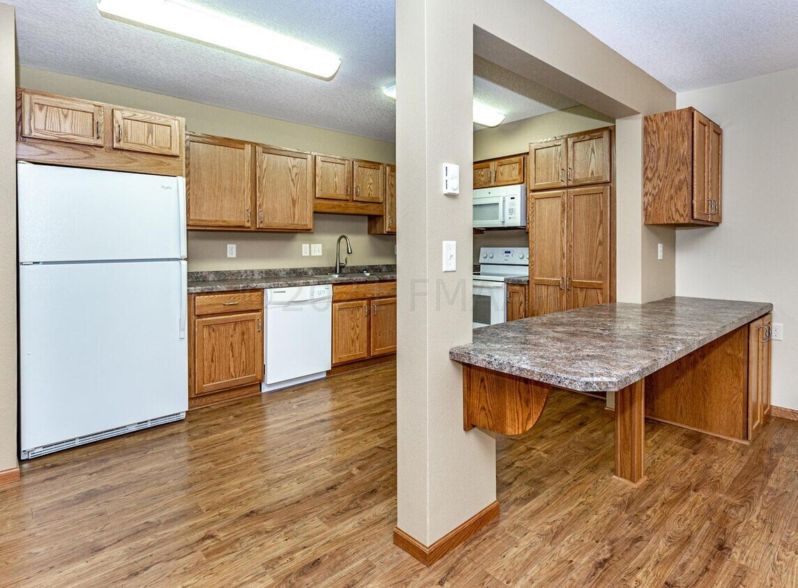 Primary Photo - 106 1st St