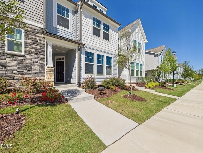 Building Photo - 458 Channel Drop Dr