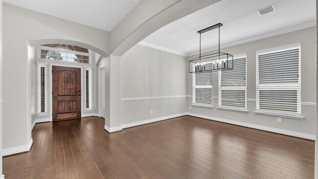 Foto del edificio - 651 Spring Forest Dr