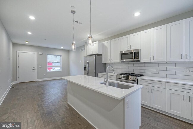 Building Photo - 1430 N Etting St