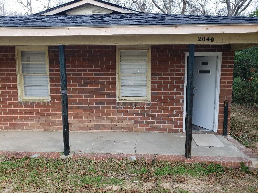 Primary Photo - 2040 Dove St