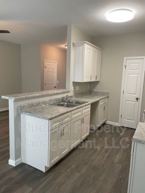 Building Photo - 285 Brookview Dr