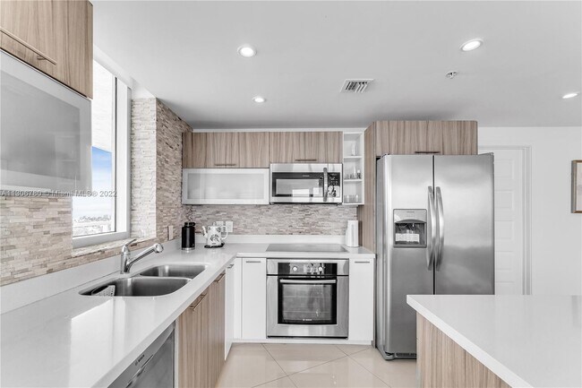 Building Photo - 6700 Indian Creek Dr