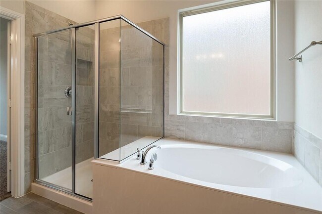 Foto del edificio - 4004 Knollbrook Ln