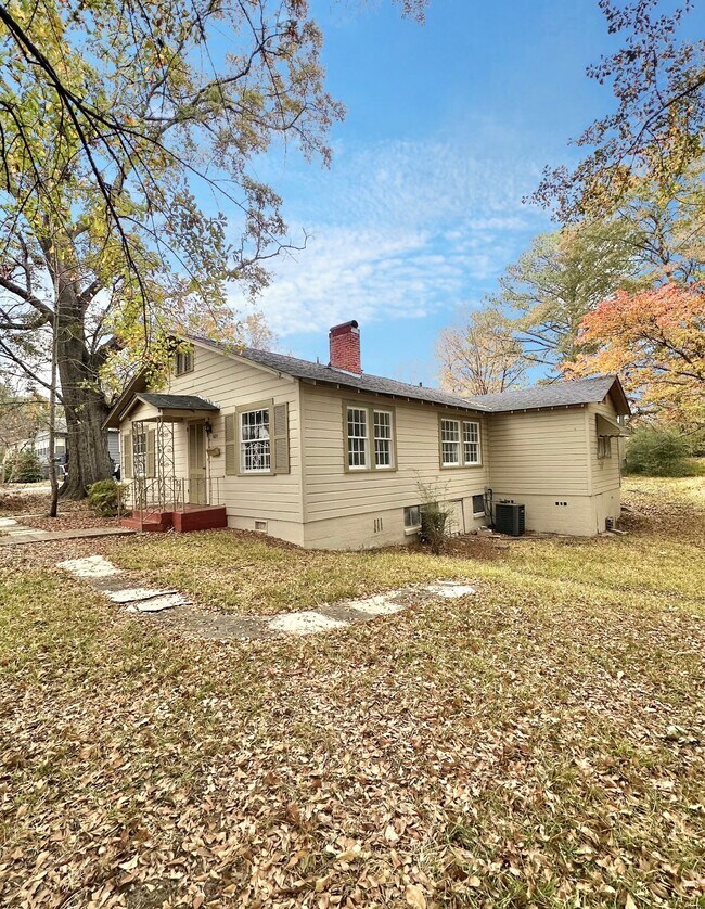 Building Photo - 401 Lexington St