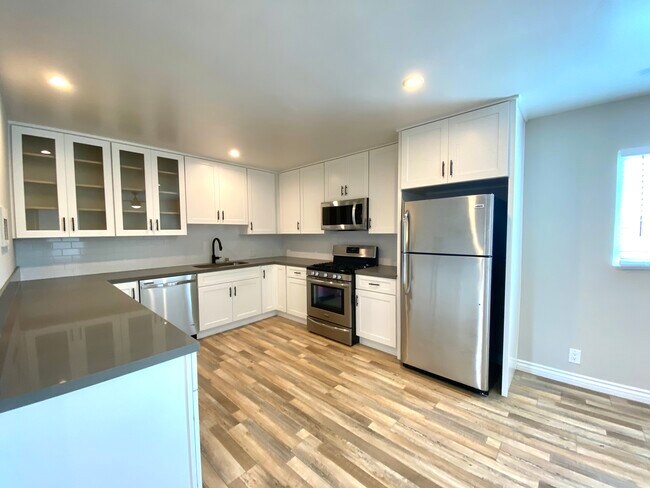 Kitchen - 444 Irvine Ave