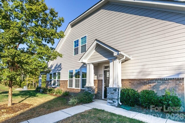 Building Photo - 5818 Glenmore Garden Dr