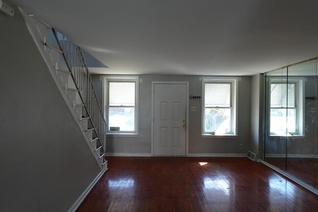 Building Photo - 7268 Leonard St