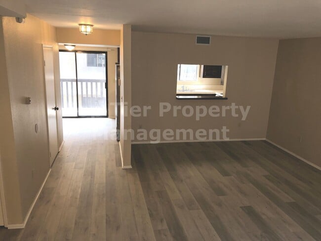 Building Photo - ***2 Bed / 1.5 Bath Townhome with Attached Garage - Available 03/10***