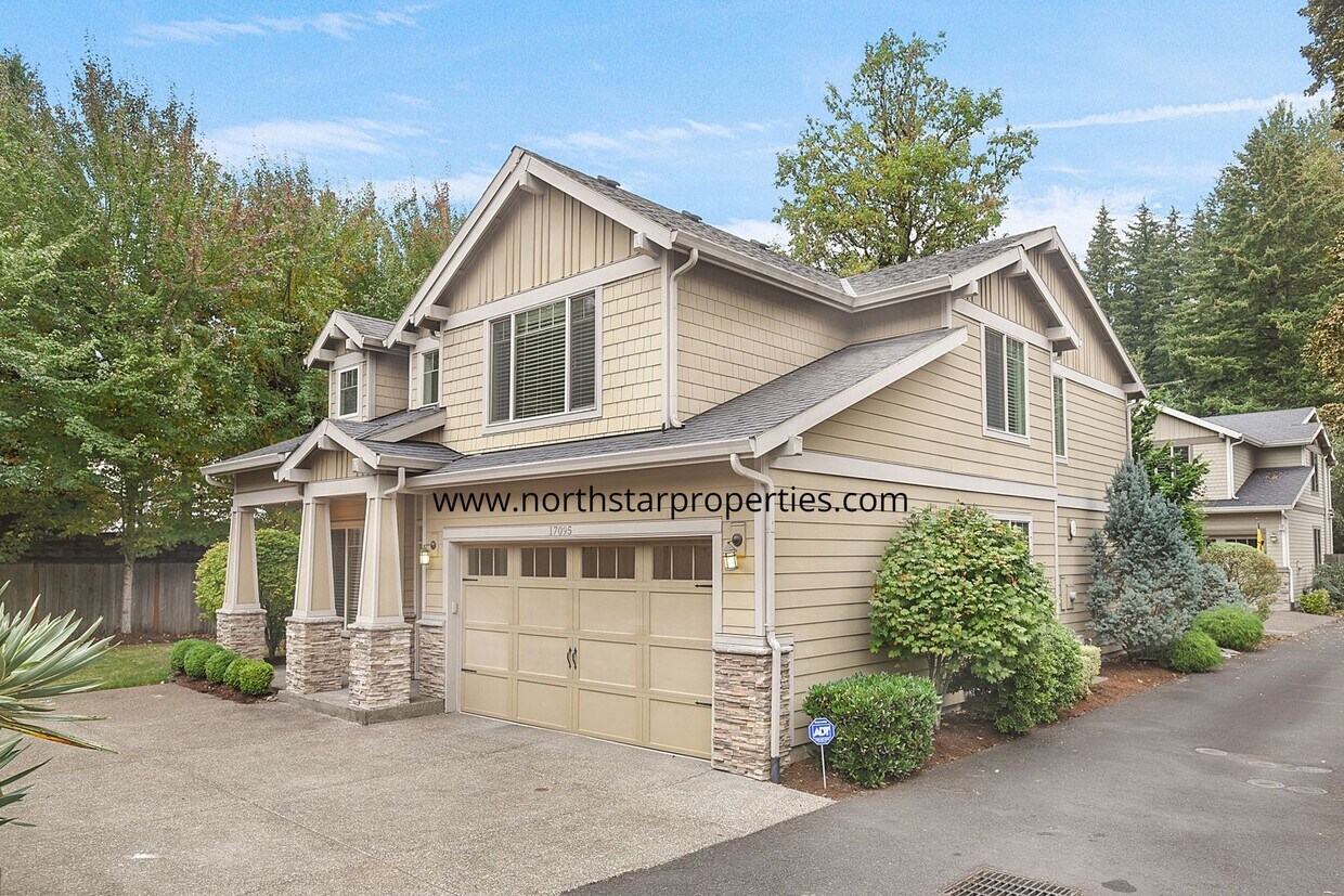 Primary Photo - Beautiful Craftsman in Lake Oswego