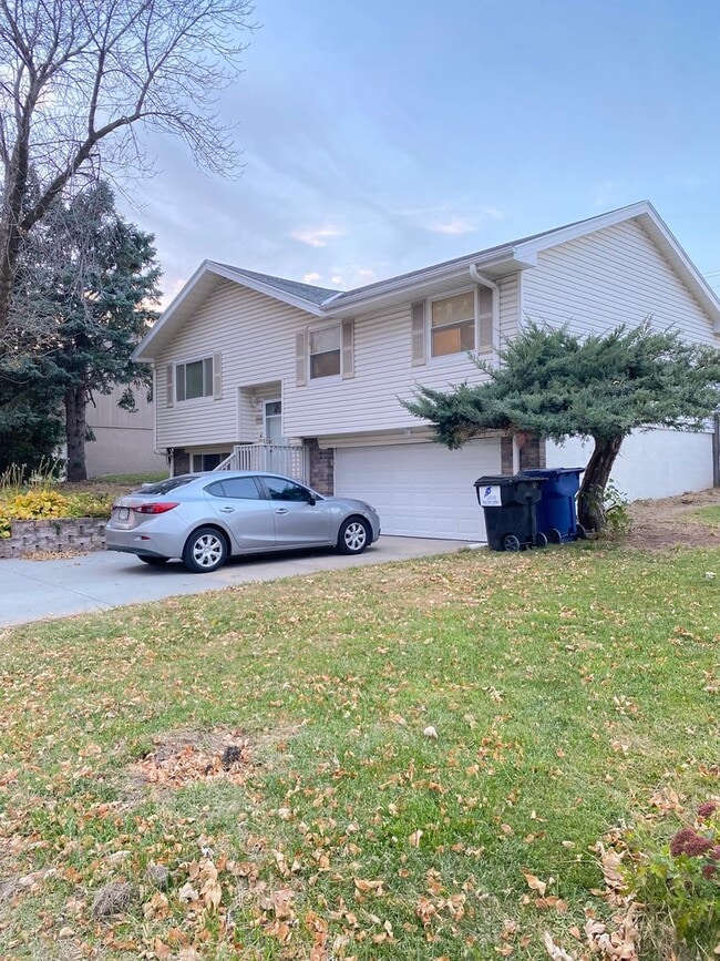 Building Photo - Millard 3 bed 2 bath $1900