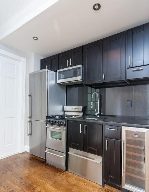 Foto del edificio - 343 E 8th St