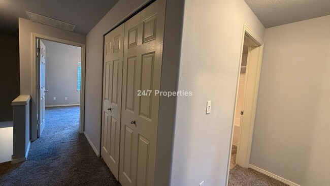 Foto del edificio - Nice 3BD I 2BA Townhome - Hillsboro!