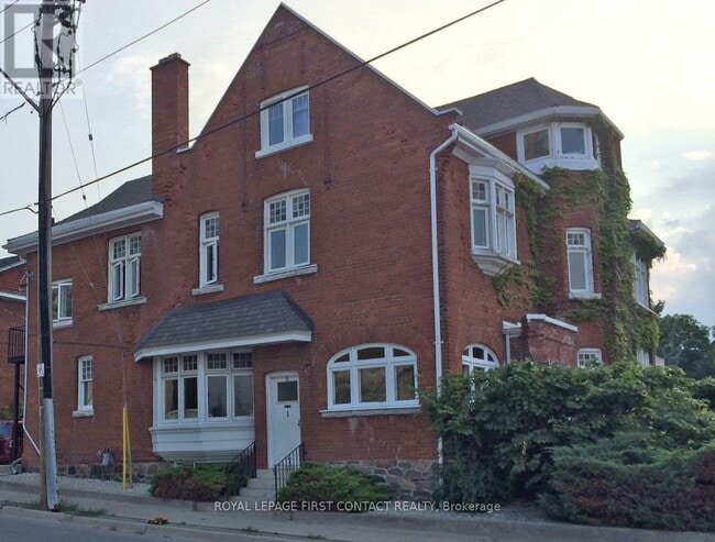 Building Photo - 9 Poyntz St