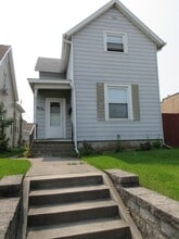 Building Photo - 2131 N Wells St