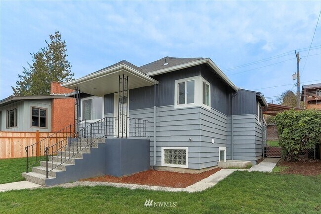 Foto del edificio - 4722 47th Ave SW