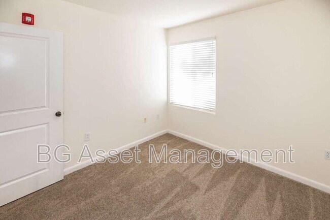 Building Photo - 1459 MacArthur Blvd