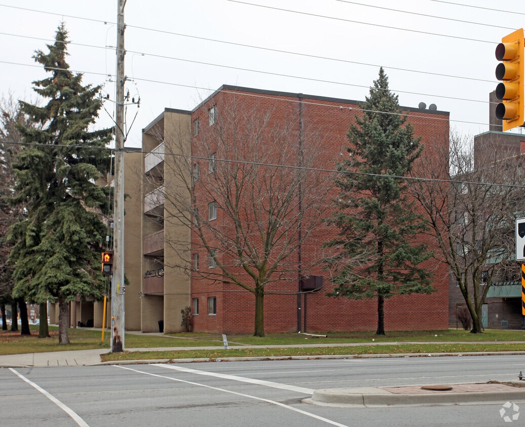 Building Photo - 1320 Mary St N