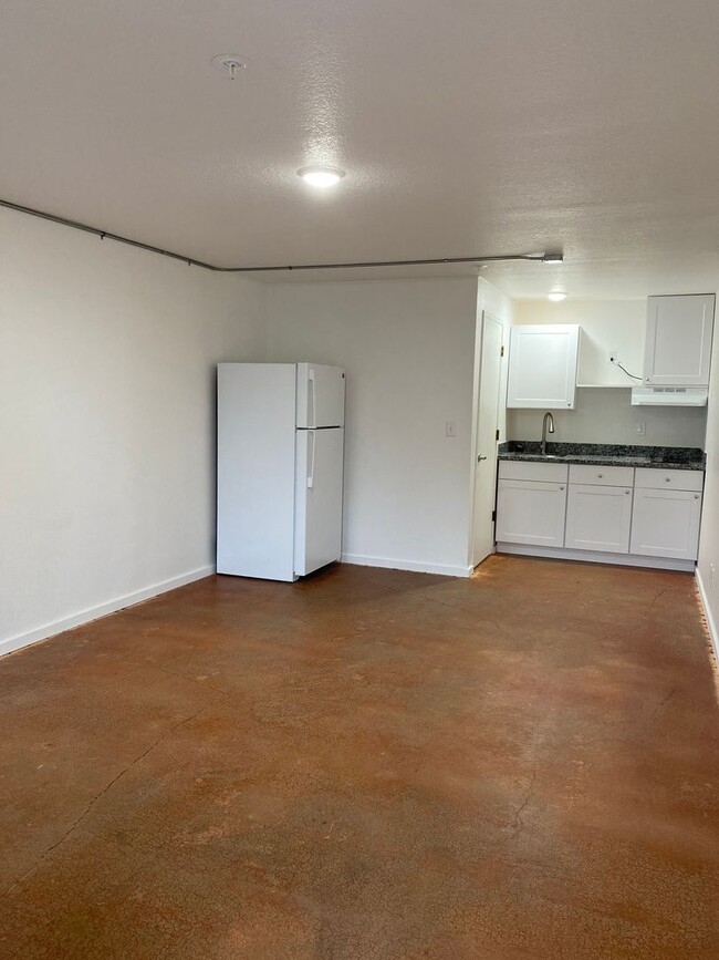 Building Photo - Newly Renovated Studio Apartments availabl...