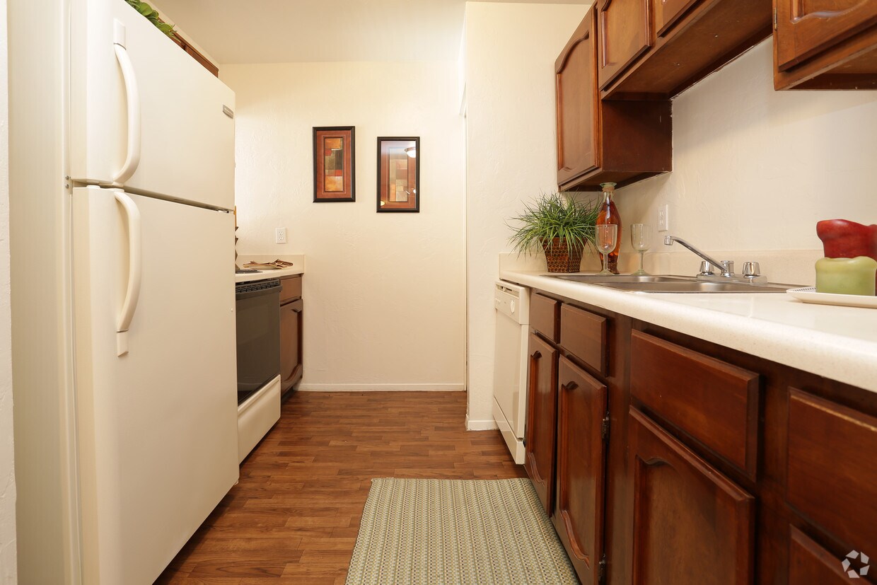 PANTANO VILLAS Rentals in Tucson at 260 S Pantano Rd Tucson, AZ