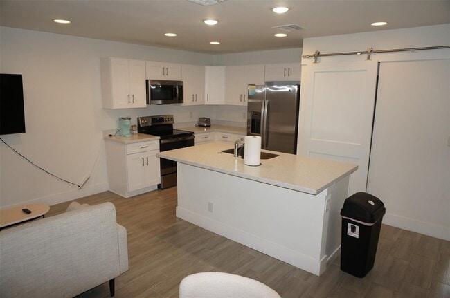 Foto del edificio - 575 Lilac Ct