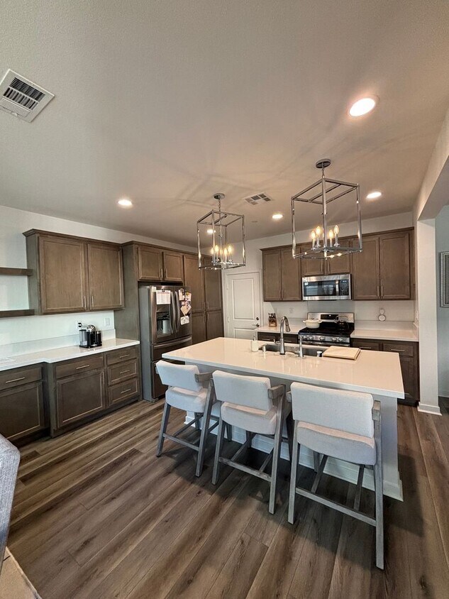 Foto principal - Beautiful Town-Home Bedford Community!