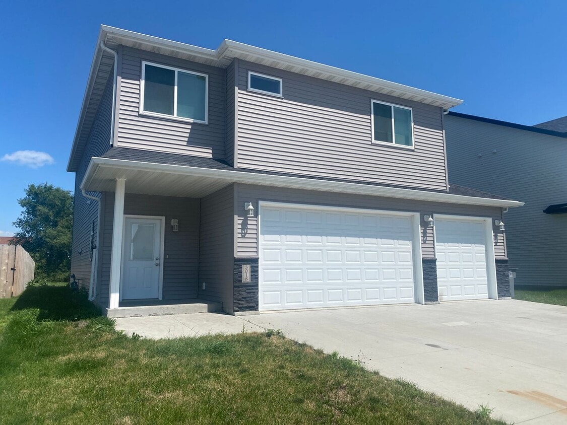Primary Photo - 3 Bedroom Home in South Moorhead!!