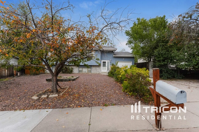 Building Photo - 4315 Eastcrest Cir W