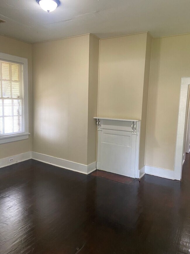 Foto del edificio - **AVAILABLE NOW**1 Bedroom / 1 Bathroom Ho...