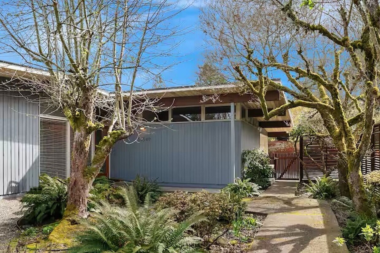 Foto principal - Sheridan Heights - Lake Forest Park House