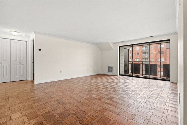 Building Photo - 12 9th St