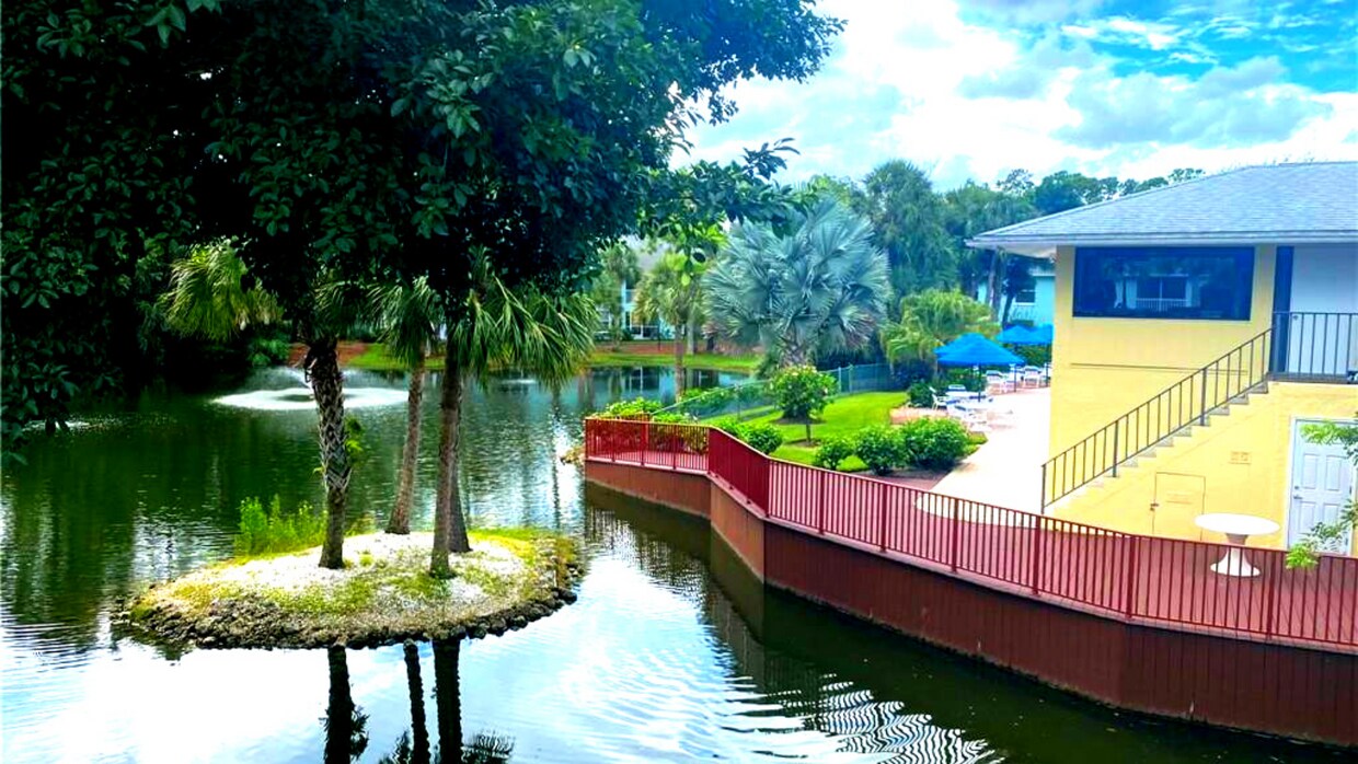 Great lake views & Community Pool - 28181 Pine Haven Way