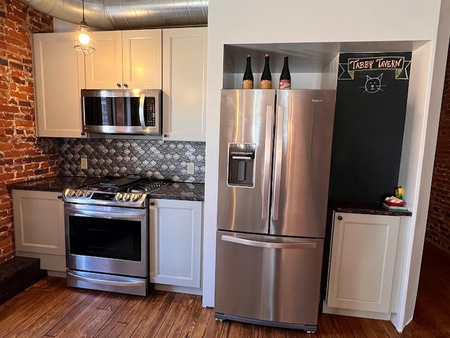 Kitchen stainless steel appliances - 16 Liberty St