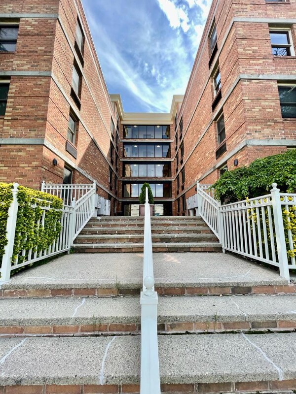 Building Photo - 21 W 25th St