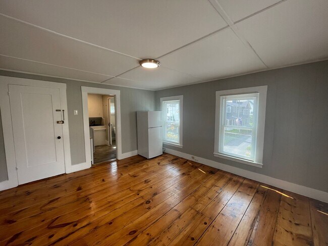 Building Photo - 21 Perley St