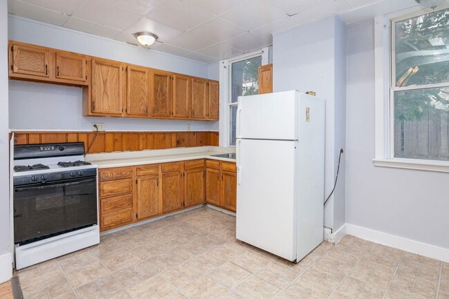 Building Photo - 2554 Vestry Ave