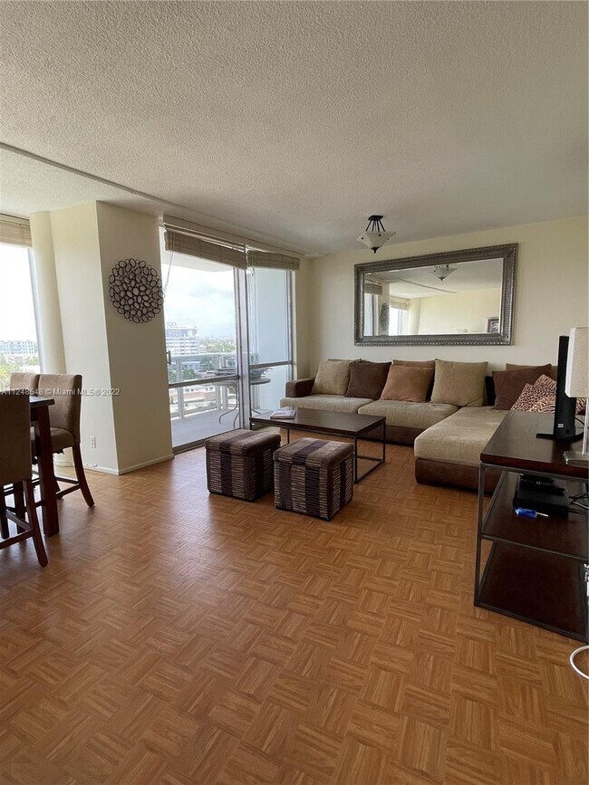 Foto del edificio - 900 Bay Dr