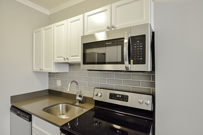 Foto del edificio - 817 W Lakeside Pl