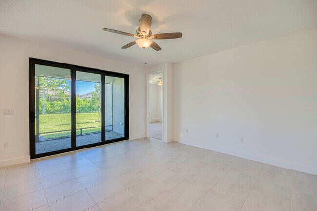 Building Photo - 12555 SW Manatee Marsh Ter