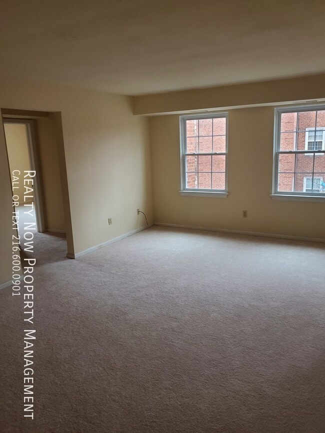 Building Photo - 1 Bed Condo Close to Everything!