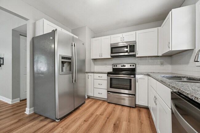 Building Photo - 508 Solar Dr