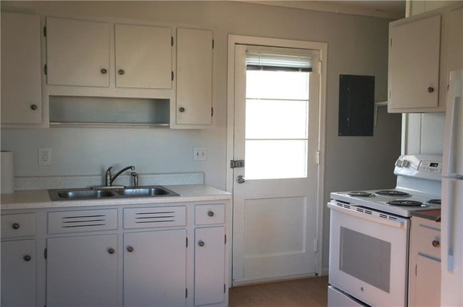 Building Photo - 17 Ludlow Rd